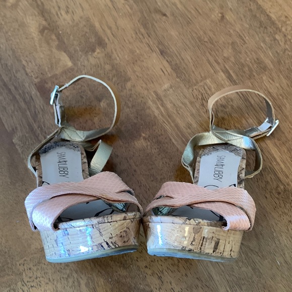SAM & LIBBY faux snakeskin peach and tan wedge sandals - Picture 6 of 8